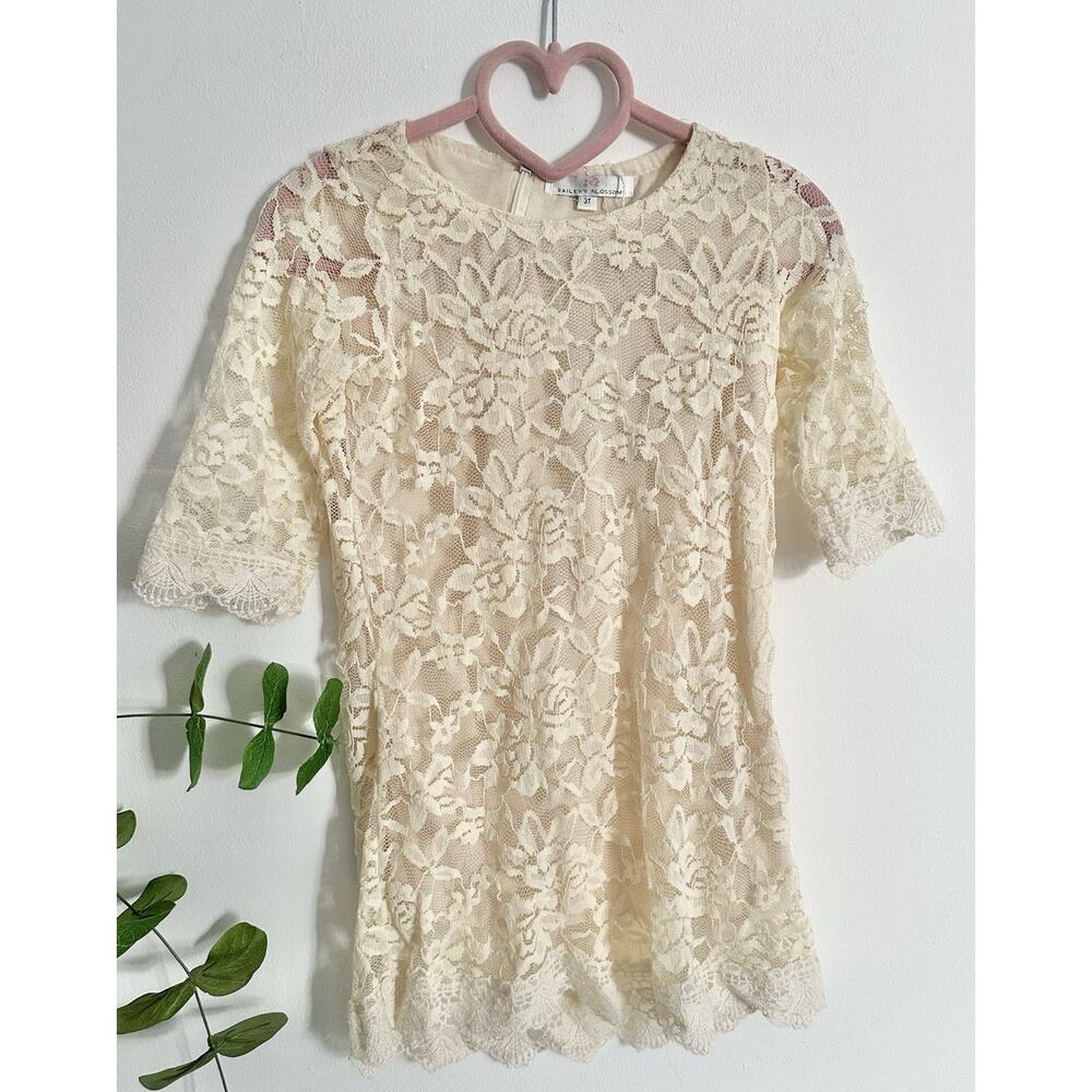NWT Bailey’s Blossoms Size 3T Cream Lace Dress